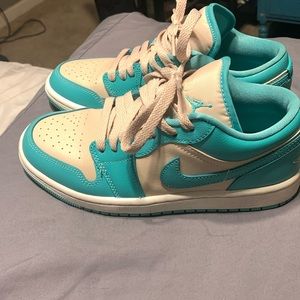Women’s Jordan Retro 1 low, size 6.
